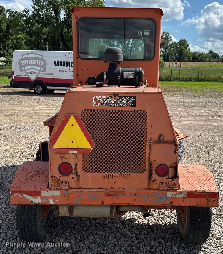 image for item DU9252 2001 Broce CR350 broom