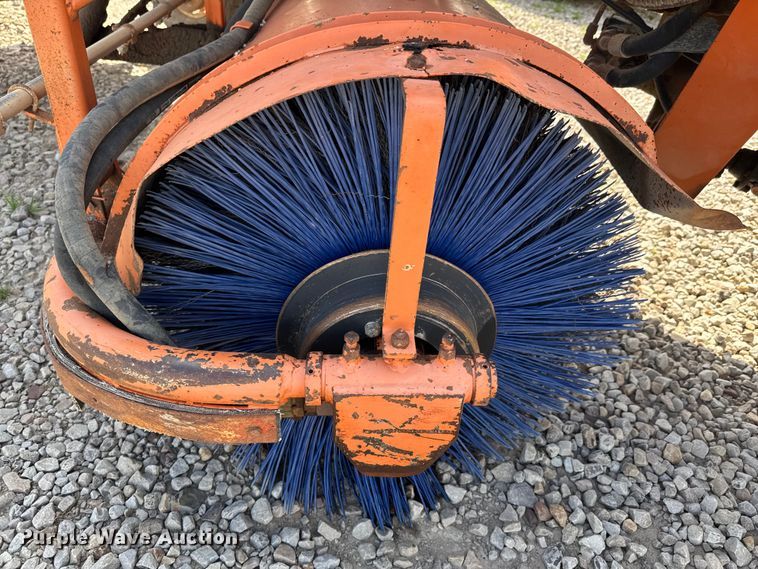 image for item DU9252 2001 Broce CR350 broom