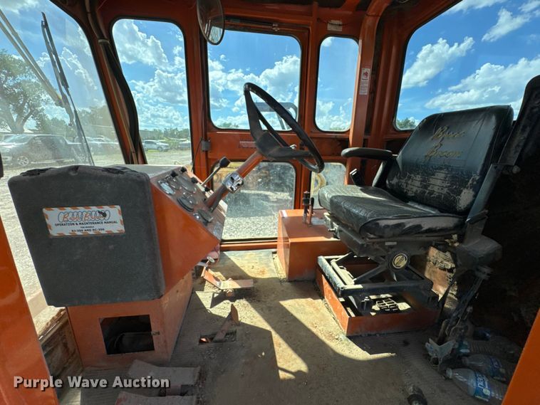 image for item DU9252 2001 Broce CR350 broom