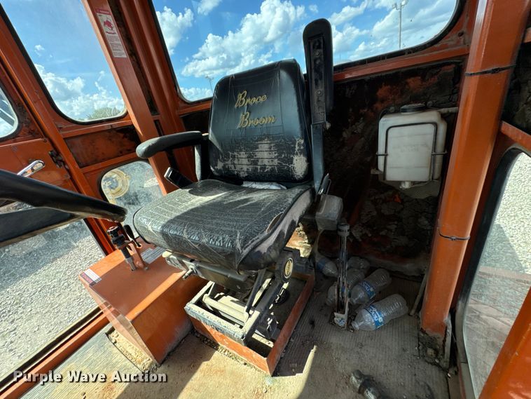 image for item DU9252 2001 Broce CR350 broom