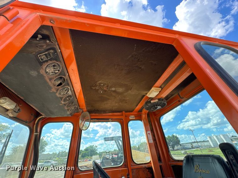 image for item DU9252 2001 Broce CR350 broom