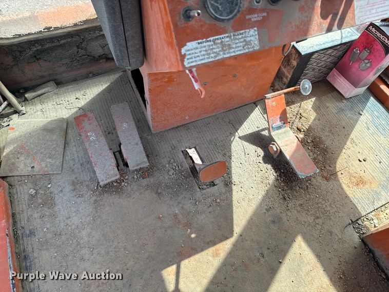 image for item DU9252 2001 Broce CR350 broom