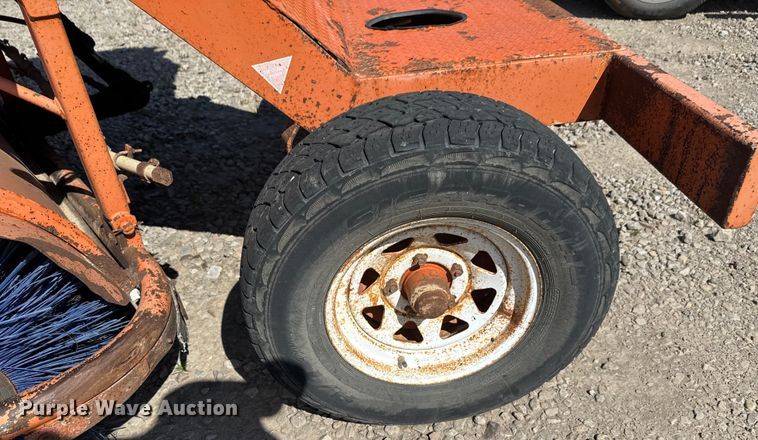 image for item DU9252 2001 Broce CR350 broom