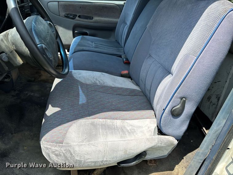 image for item DW7121 1995 Dodge Ram 3500 flatbed pickup truck