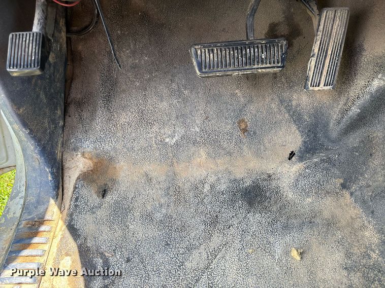 image for item DW7121 1995 Dodge Ram 3500 flatbed pickup truck