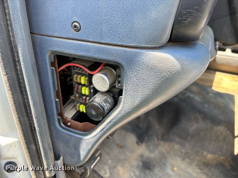 image for item DW7121 1995 Dodge Ram 3500 flatbed pickup truck