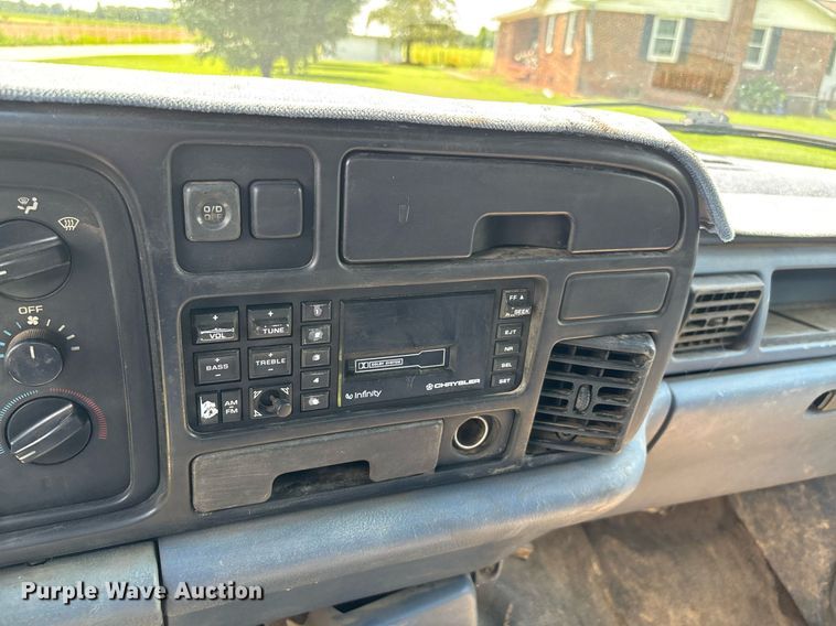 image for item DW7121 1995 Dodge Ram 3500 flatbed pickup truck