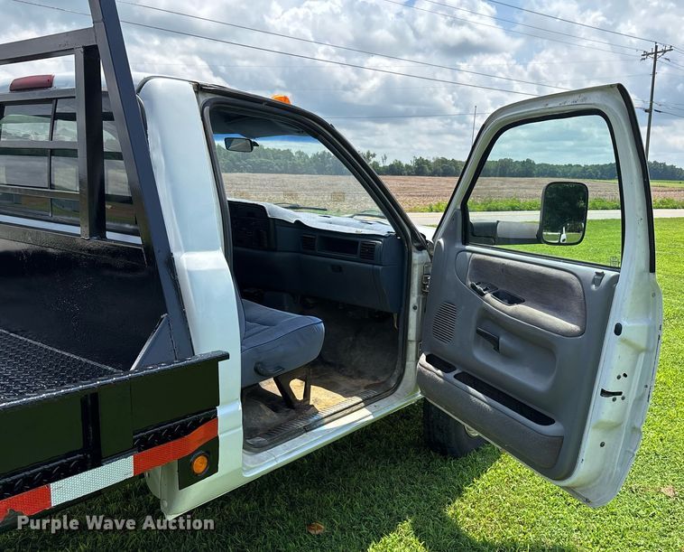 image for item DW7121 1995 Dodge Ram 3500 flatbed pickup truck