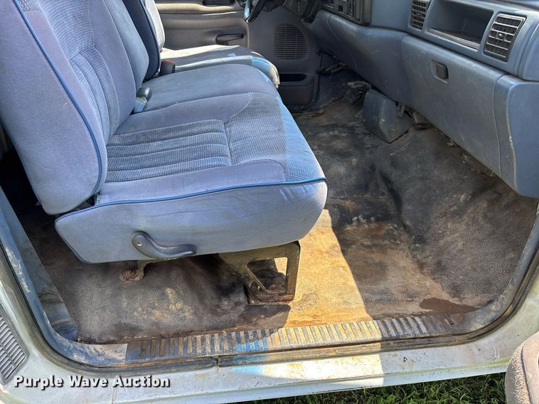 image for item DW7121 1995 Dodge Ram 3500 flatbed pickup truck