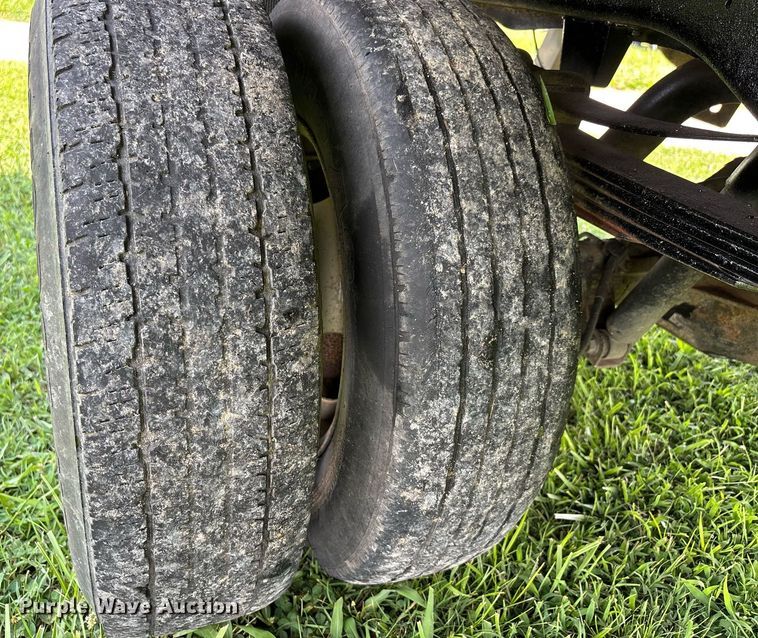 image for item DW7121 1995 Dodge Ram 3500 flatbed pickup truck