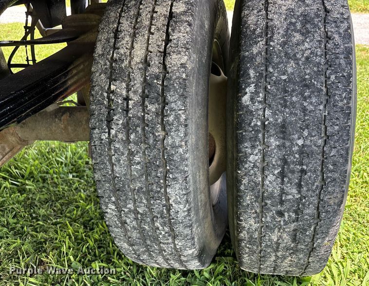 image for item DW7121 1995 Dodge Ram 3500 flatbed pickup truck