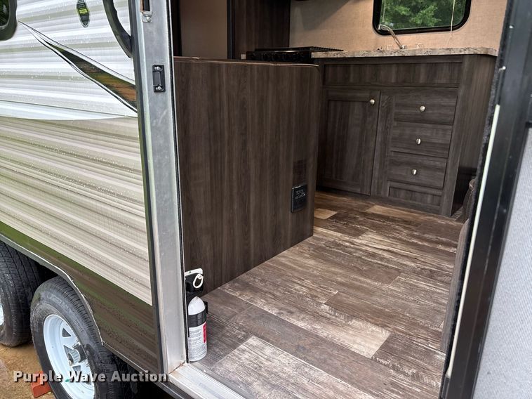 image for item DW7123 2020 Starcraft Autumn Ridge camper