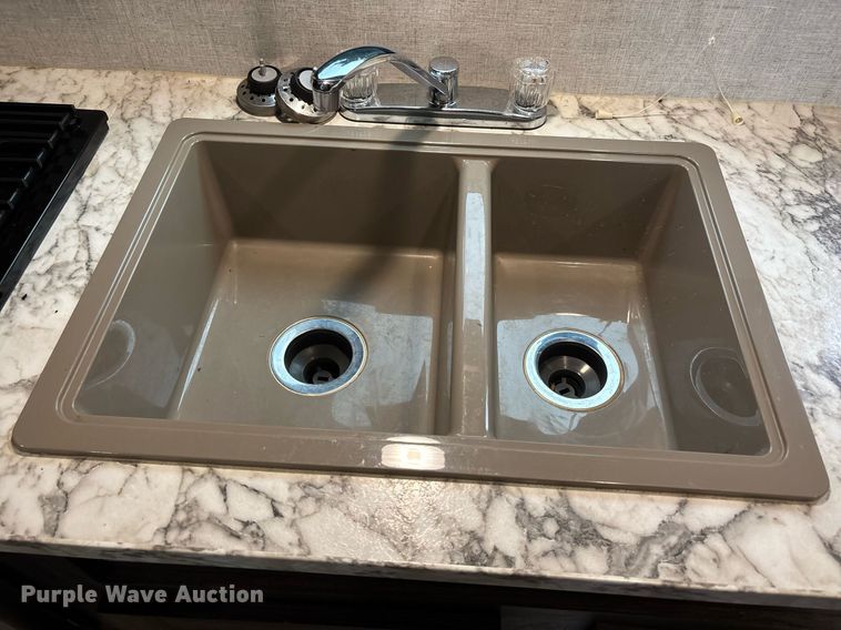 image for item DW7123 2020 Starcraft Autumn Ridge camper