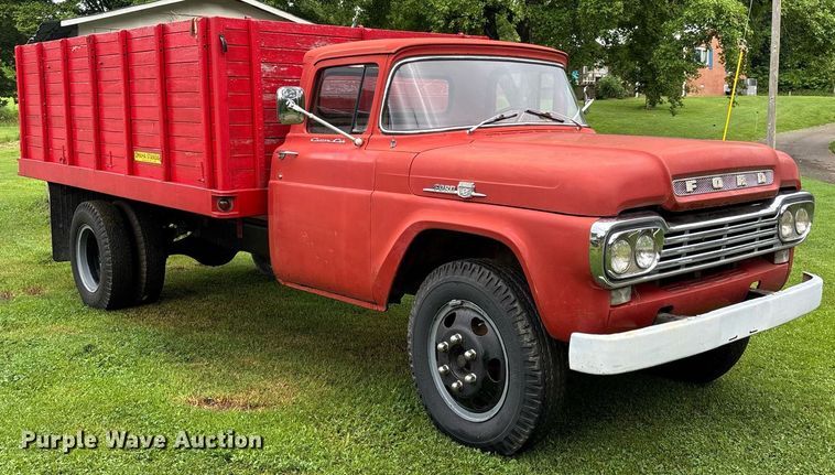 image for item DW7124 1959 Ford F600 Custom Cab grain truck