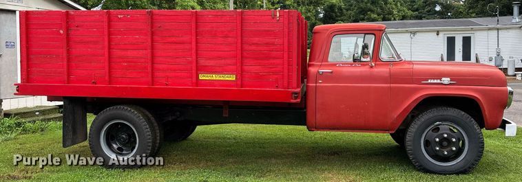 image for item DW7124 1959 Ford F600 Custom Cab grain truck