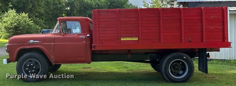 image for item DW7124 1959 Ford F600 Custom Cab grain truck