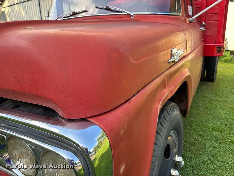 image for item DW7124 1959 Ford F600 Custom Cab grain truck