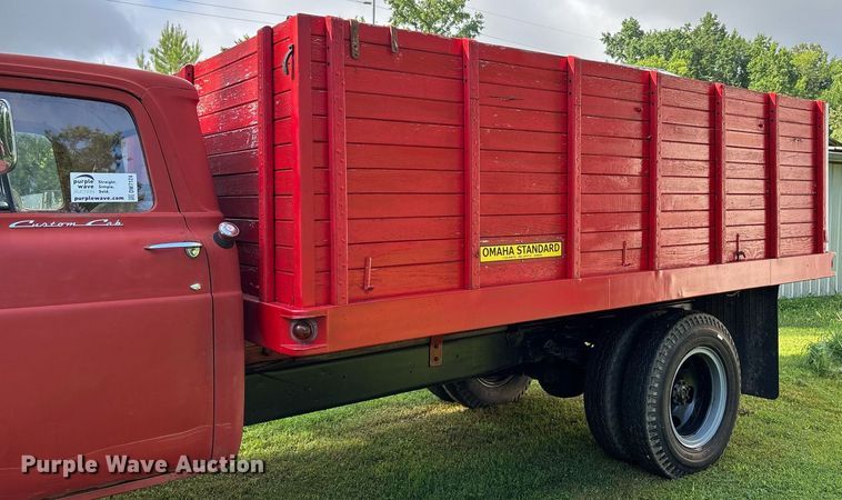 image for item DW7124 1959 Ford F600 Custom Cab grain truck