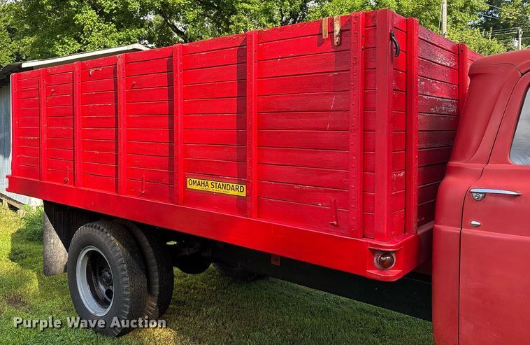 image for item DW7124 1959 Ford F600 Custom Cab grain truck