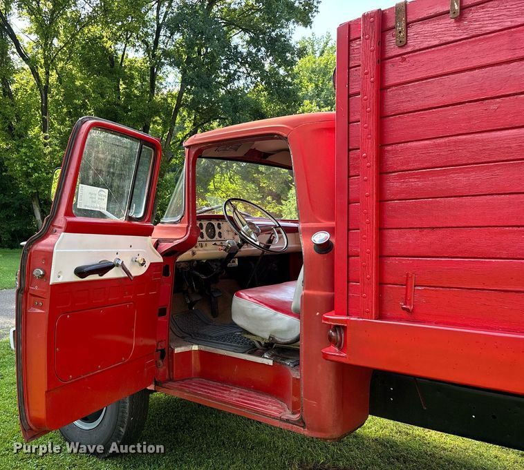 image for item DW7124 1959 Ford F600 Custom Cab grain truck