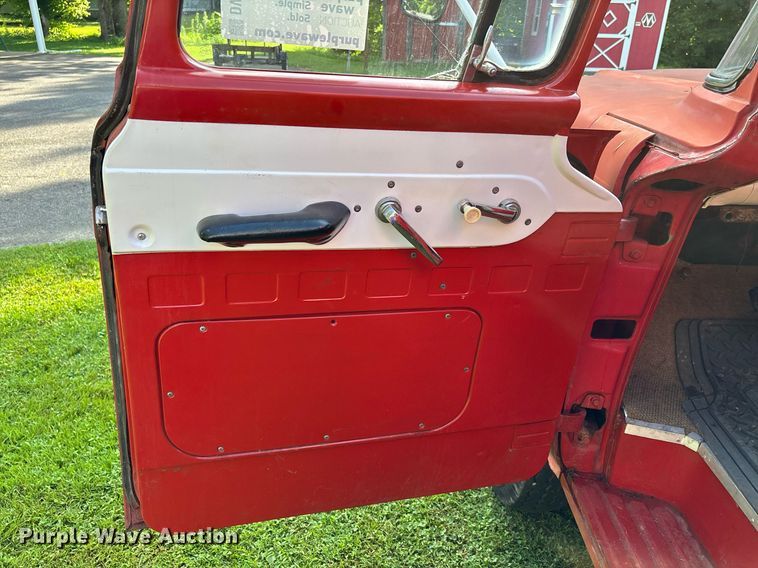 image for item DW7124 1959 Ford F600 Custom Cab grain truck