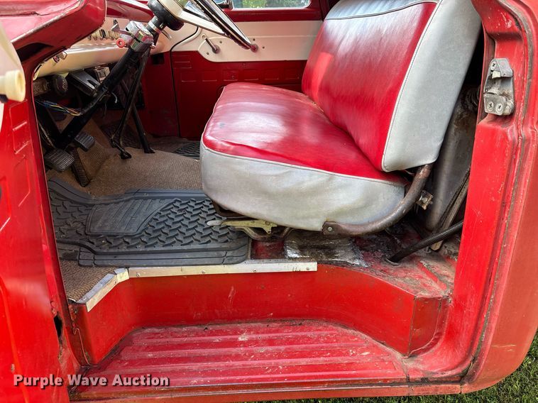 image for item DW7124 1959 Ford F600 Custom Cab grain truck