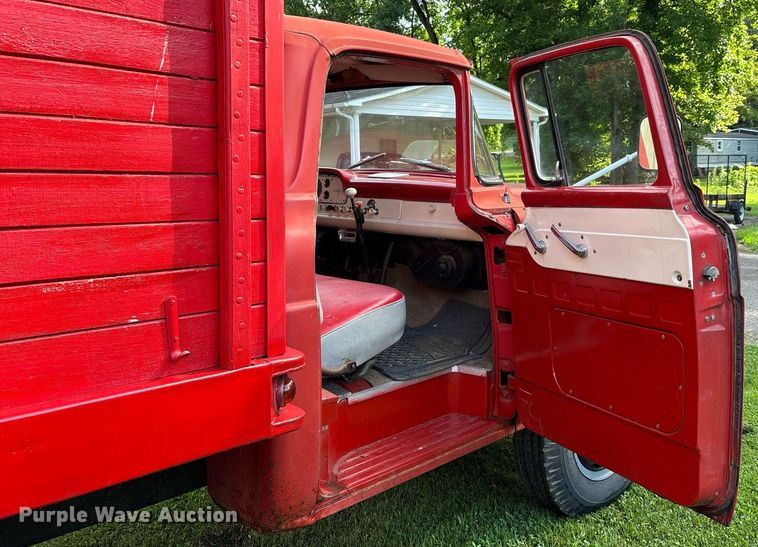 image for item DW7124 1959 Ford F600 Custom Cab grain truck