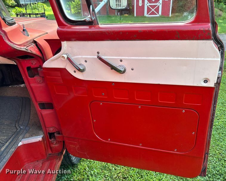 image for item DW7124 1959 Ford F600 Custom Cab grain truck