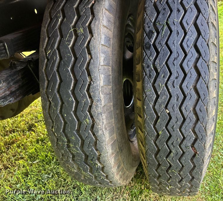 image for item DW7124 1959 Ford F600 Custom Cab grain truck