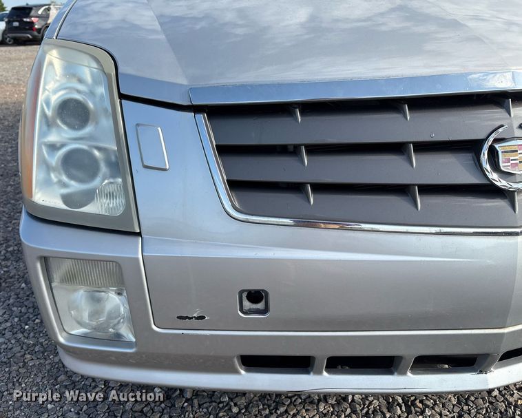 image for item DX7995 2005 Cadillac SRX SUV