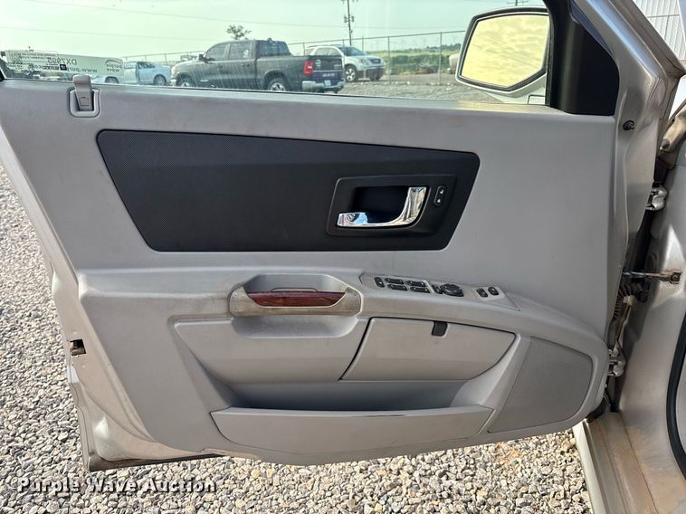 image for item DX7995 2005 Cadillac SRX SUV