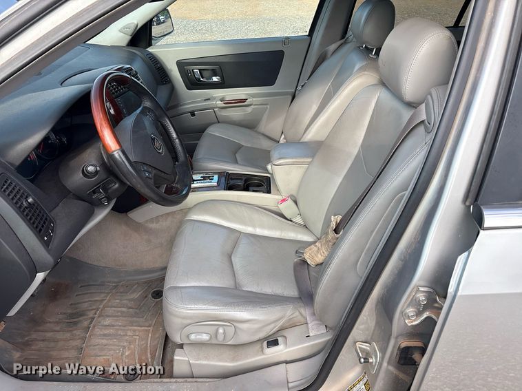 image for item DX7995 2005 Cadillac SRX SUV