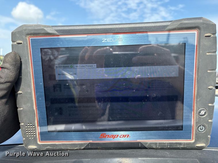 image for item DX7995 2005 Cadillac SRX SUV