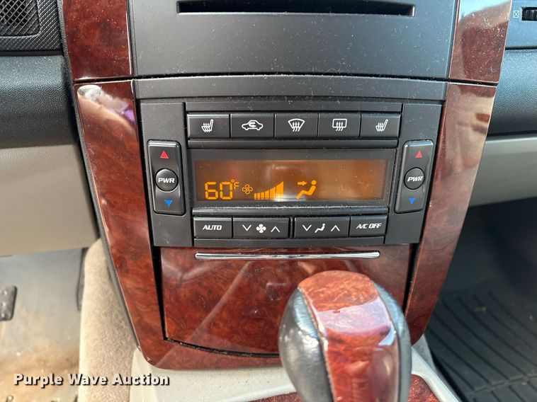 image for item DX7995 2005 Cadillac SRX SUV