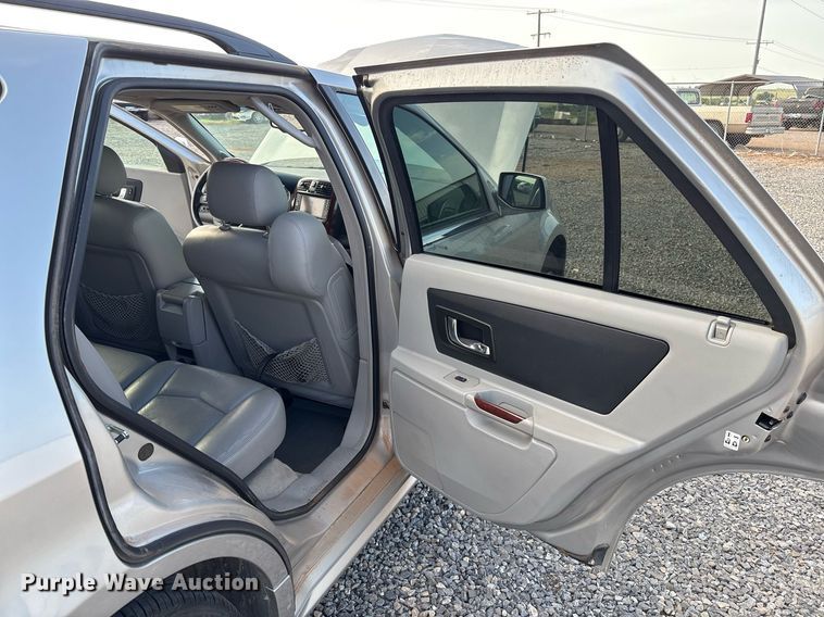 image for item DX7995 2005 Cadillac SRX SUV