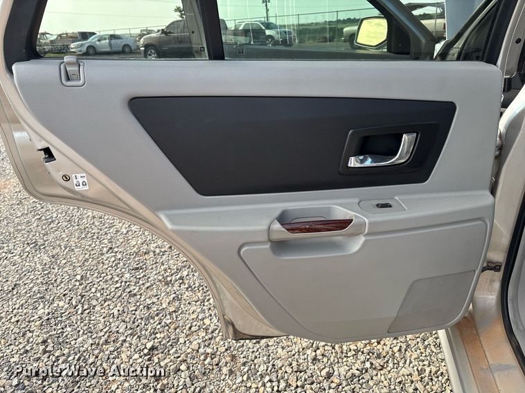 image for item DX7995 2005 Cadillac SRX SUV