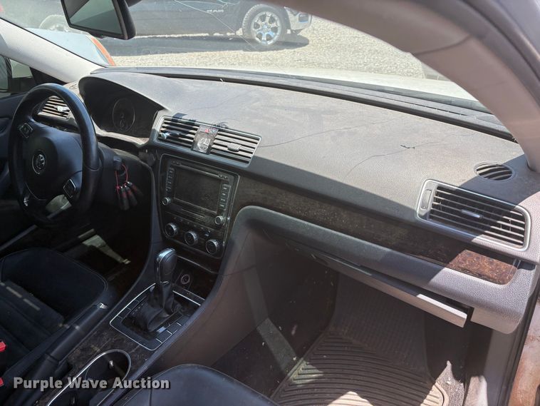 image for item DX7997 2014 Volkswagen Passat  Sedan