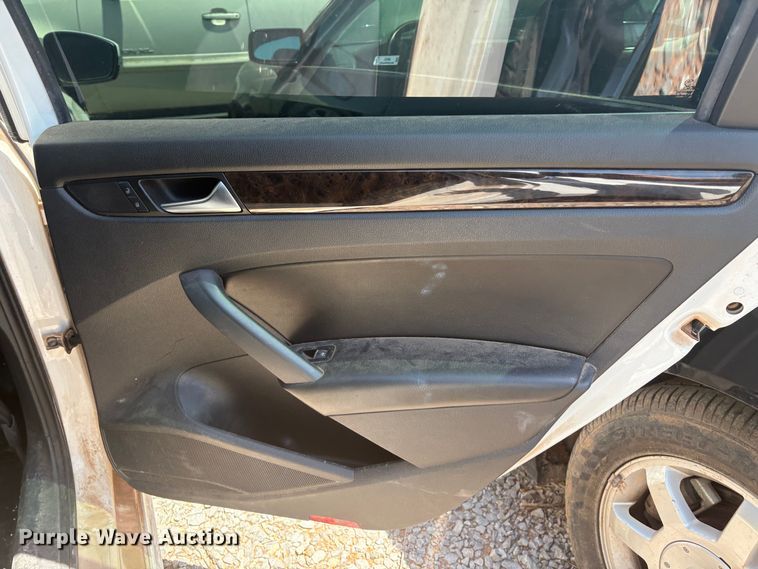 image for item DX7997 2014 Volkswagen Passat  Sedan