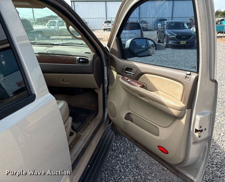 image for item DX7998 2007 GMC Yukon XL SUV