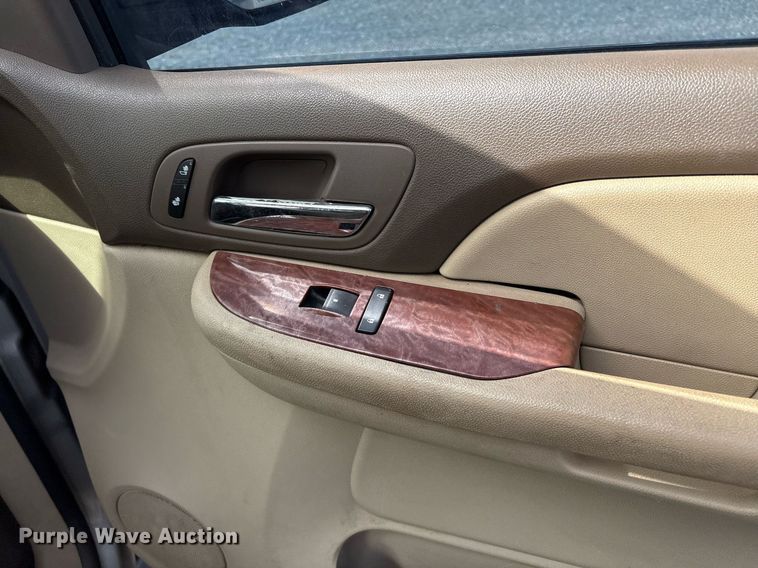 image for item DX7998 2007 GMC Yukon XL SUV