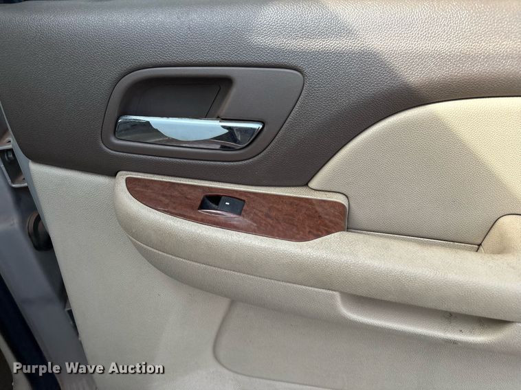 image for item DX7998 2007 GMC Yukon XL SUV