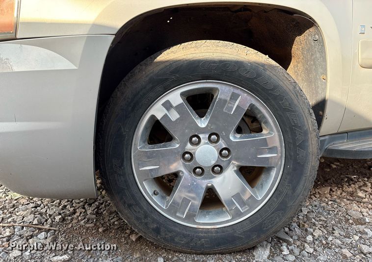 image for item DX7998 2007 GMC Yukon XL SUV