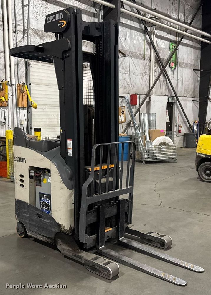 image for item DY0237 2015 Crown RR5725-35 order picker