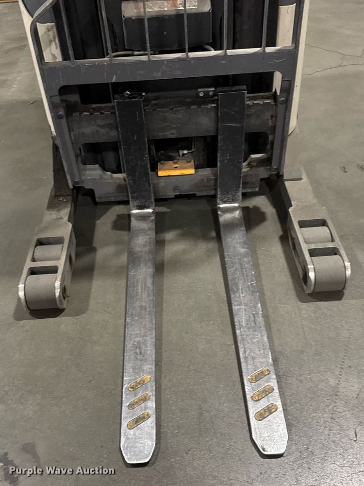 image for item DY0237 2015 Crown RR5725-35 order picker