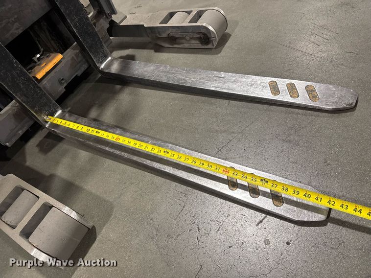 image for item DY0237 2015 Crown RR5725-35 order picker