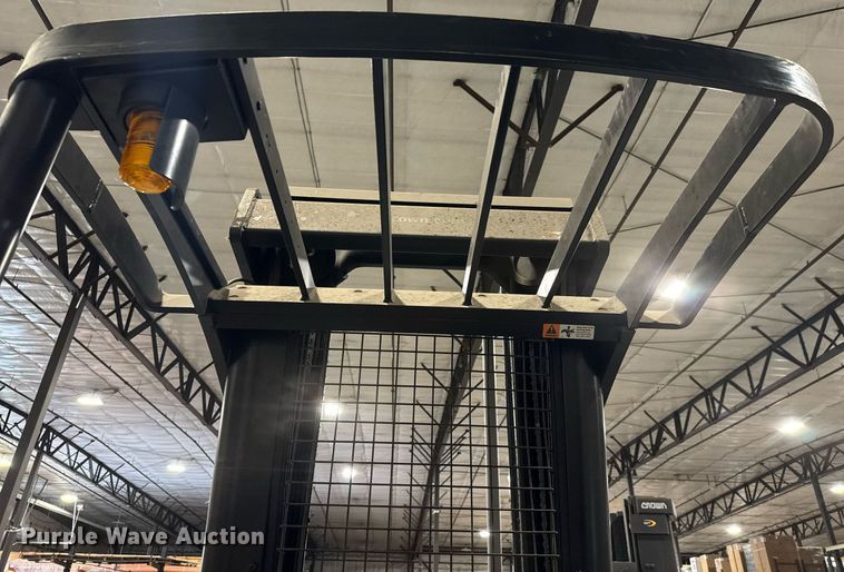 image for item DY0237 2015 Crown RR5725-35 order picker