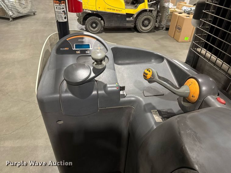 image for item DY0237 2015 Crown RR5725-35 order picker