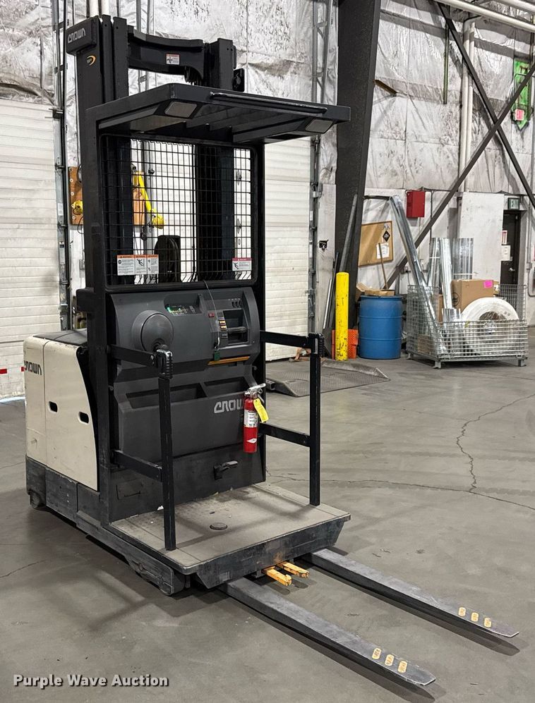 image for item DY0238 2015 Crown SP3520-30 order picker