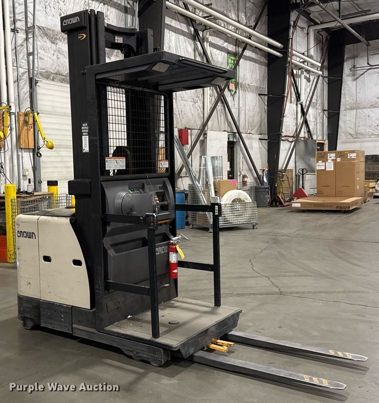 image for item DY0238 2015 Crown SP3520-30 order picker