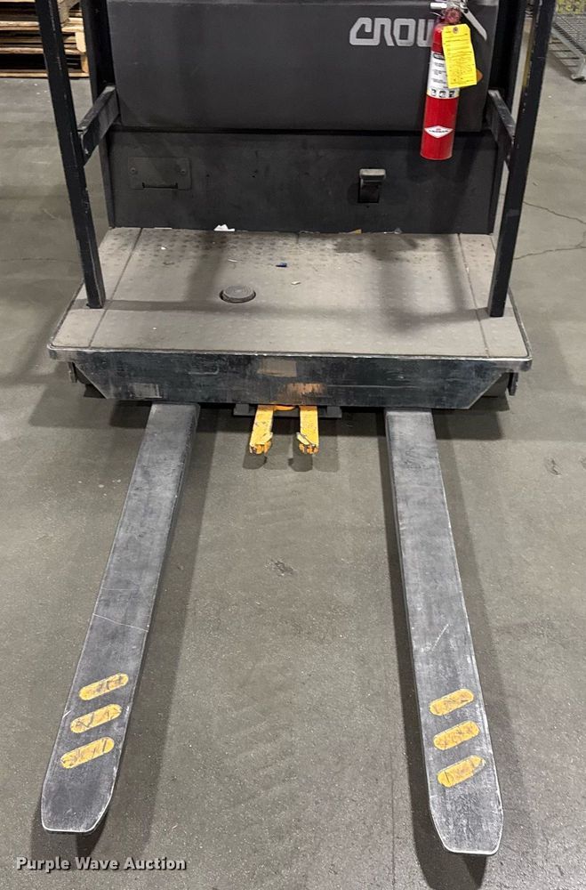 image for item DY0238 2015 Crown SP3520-30 order picker